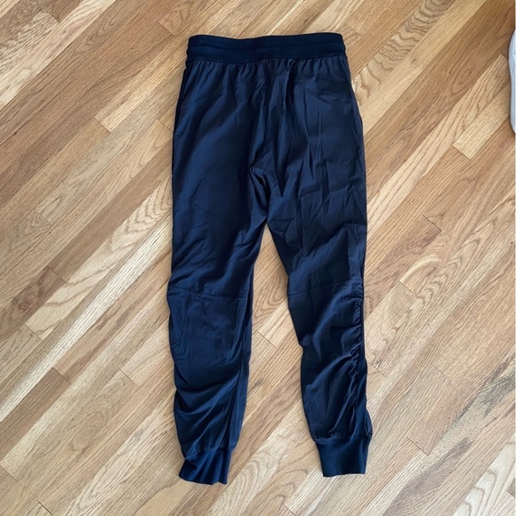 Lululemon Beyond the Studio 7/8 Jogger black size 6 - Picture 4 of 10